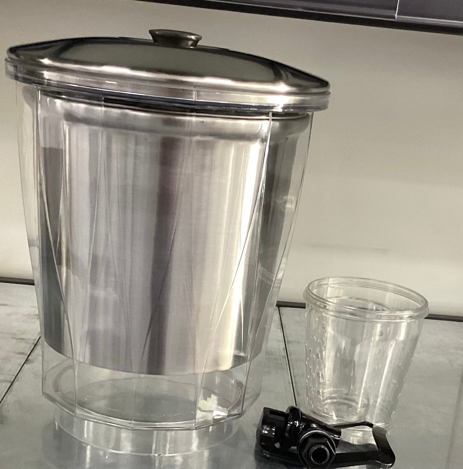 11.3 litre Round Hands-free Beverage dispenser